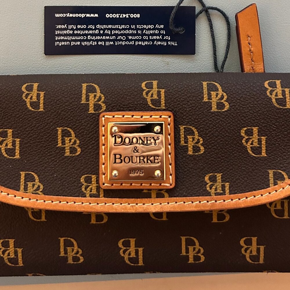 NWT Dooney & Bourke Blakely Continental Clutch / Wallet - Brown Tmoro